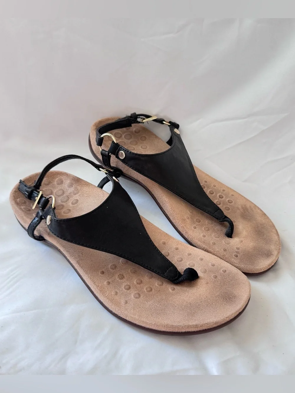 Vionic Rest Kirra Sandal Sz 7 Women T Strap Orthotic Leather Black TVW5126 Thong